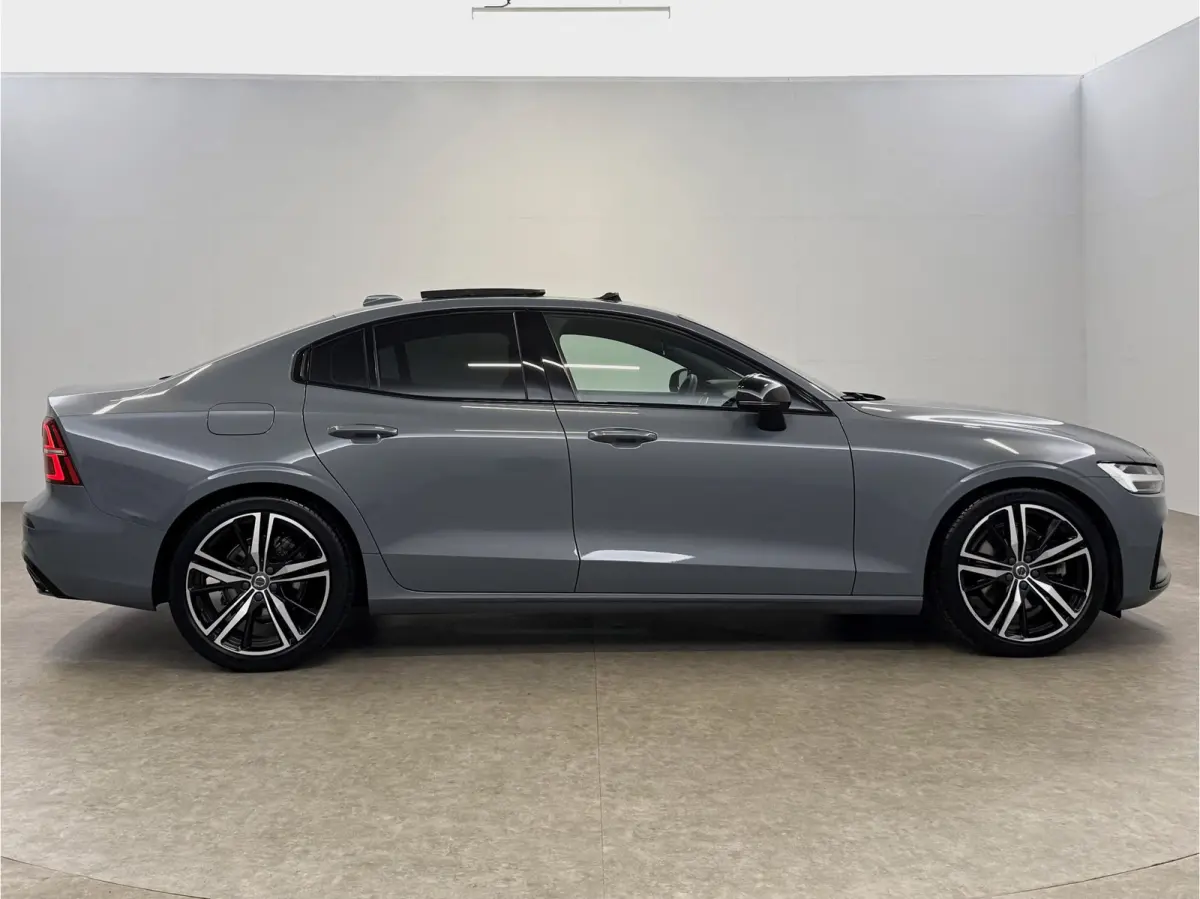 2.0 B4 R-Design Black Optic | Pano | Virtual | Memory | H/K | Camera | Carplay | Cruise | NAP