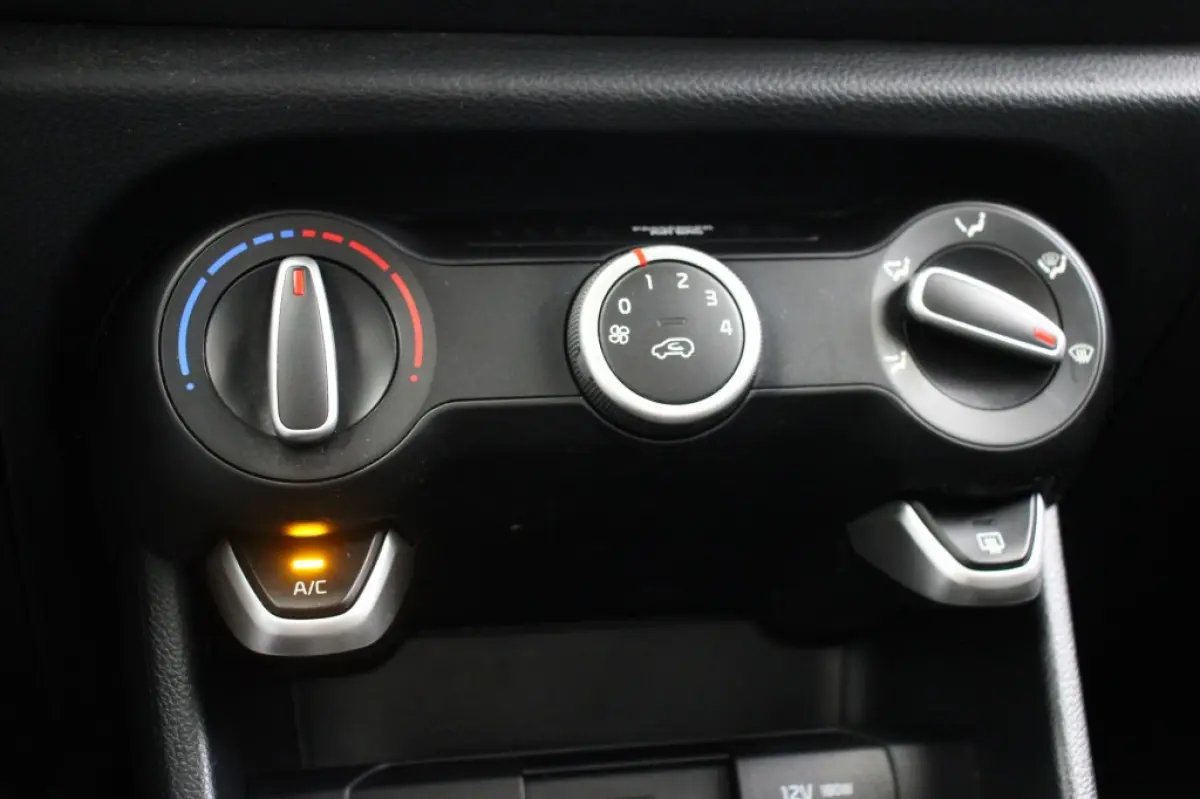 1.0 DPI ComfortLine 5 Deurs - Airco, Cruise