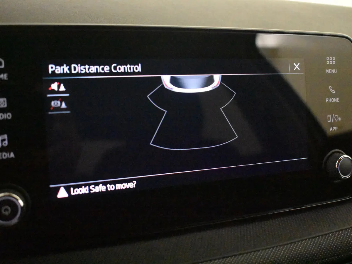 1.0 TSI Selection l Airco l DAB l Apple Car Play / Android l Metallic lak l Multi Funct. Stuurwiel l PArkeersensoren achter