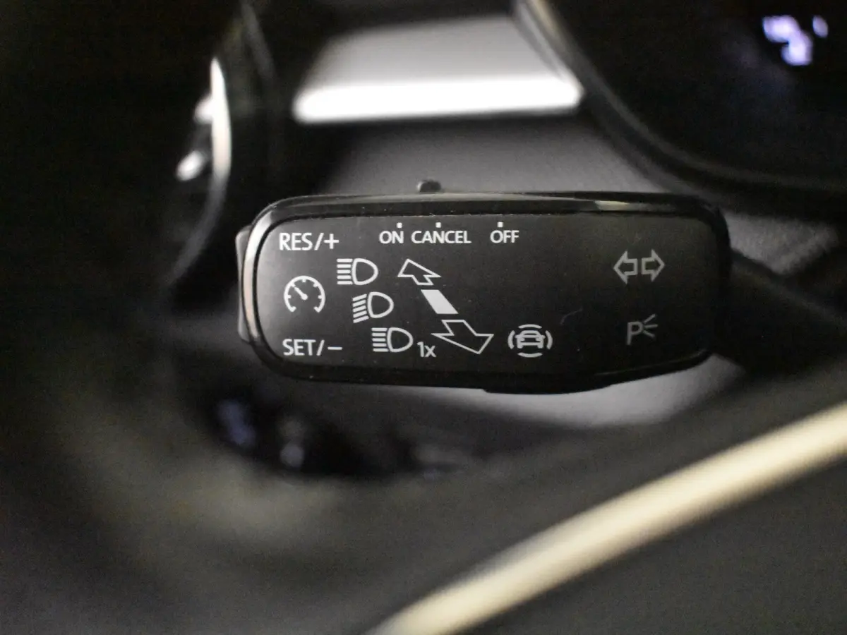 1.0 TSI Selection l Airco l DAB l Apple Car Play / Android l Metallic lak l Multi Funct. Stuurwiel l PArkeersensoren achter