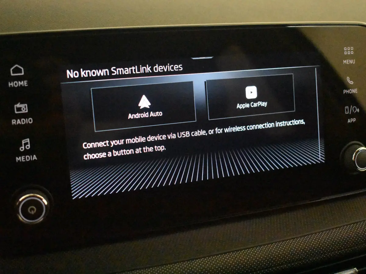 1.0 TSI Selection l Airco l DAB l Apple Car Play / Android l Metallic lak l Multi Funct. Stuurwiel l PArkeersensoren achter