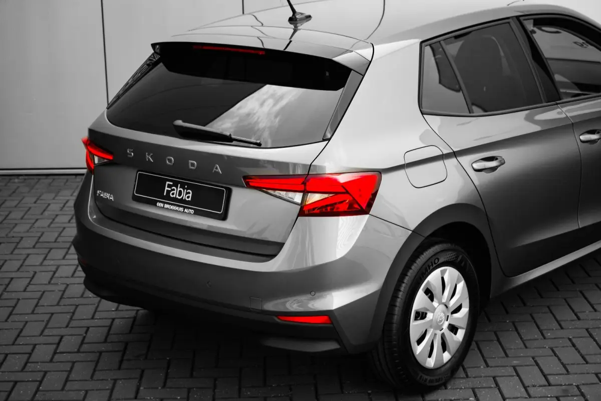 1.0 TSI Selection l Airco l DAB l Apple Car Play / Android l Metallic lak l Multi Funct. Stuurwiel l