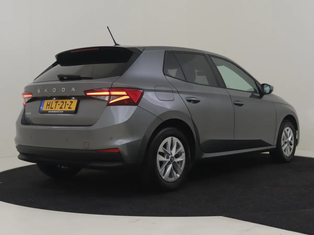1.0 TSI Selection l Airco l DAB l Apple Car Play / Android l Metallic lak l Multi Funct. Stuurwiel l PArkeersensoren achter