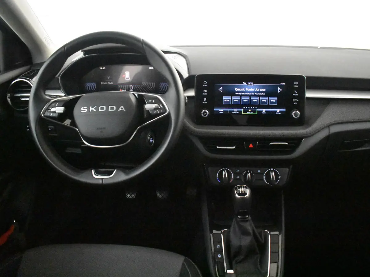 1.0 TSI Selection l Airco l DAB l Apple Car Play / Android l Metallic lak l Multi Funct. Stuurwiel l PArkeersensoren achter