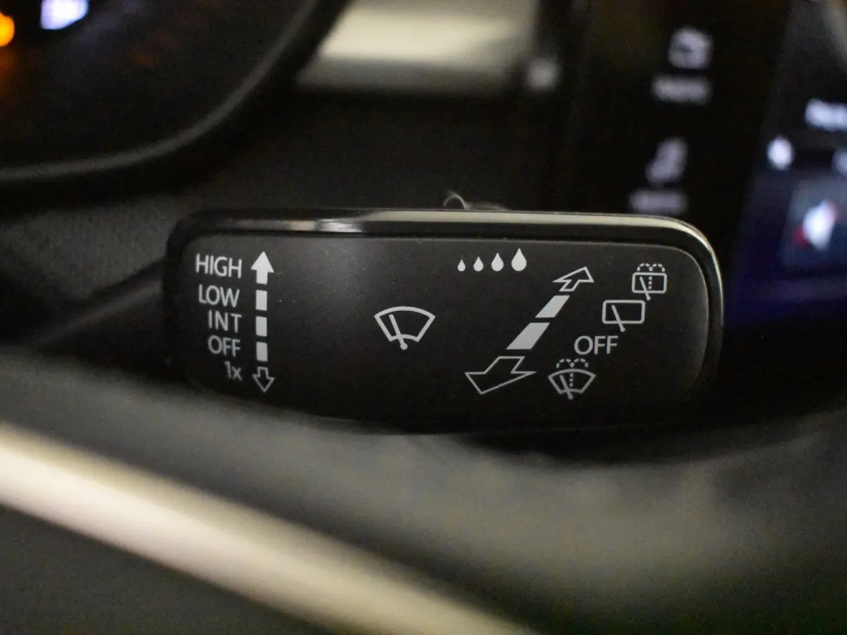 1.0 TSI Selection l Airco l DAB l Apple Car Play / Android l Metallic lak l Multi Funct. Stuurwiel l PArkeersensoren achter