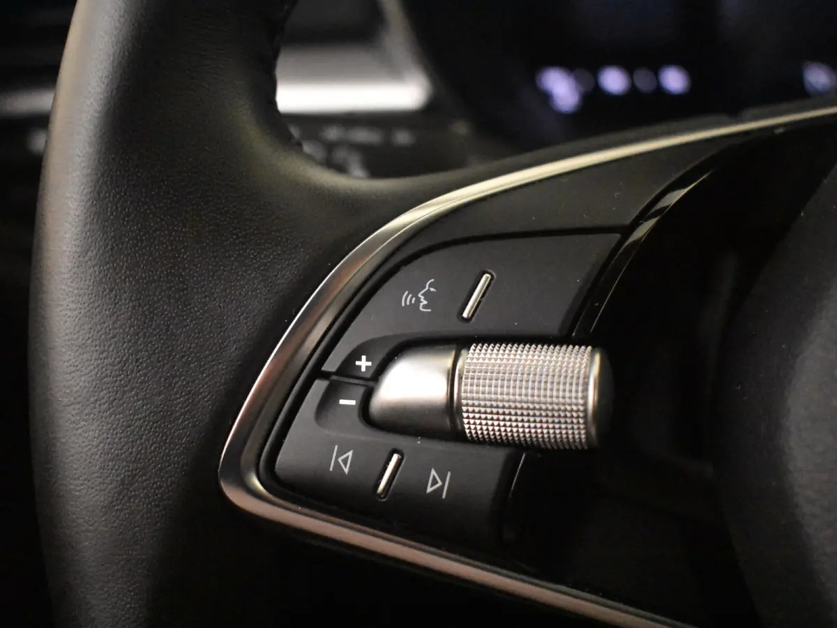1.0 TSI Selection l Airco l DAB l Apple Car Play / Android l Metallic lak l Multi Funct. Stuurwiel l PArkeersensoren achter