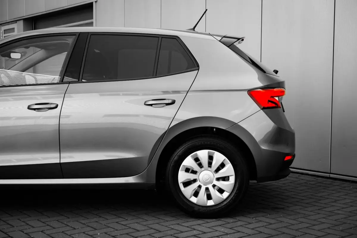 1.0 TSI Selection l Airco l DAB l Apple Car Play / Android l Metallic lak l Multi Funct. Stuurwiel l