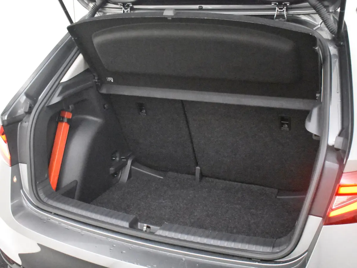 1.0 TSI Selection l Airco l DAB l Apple Car Play / Android l Metallic lak l Multi Funct. Stuurwiel l PArkeersensoren achter