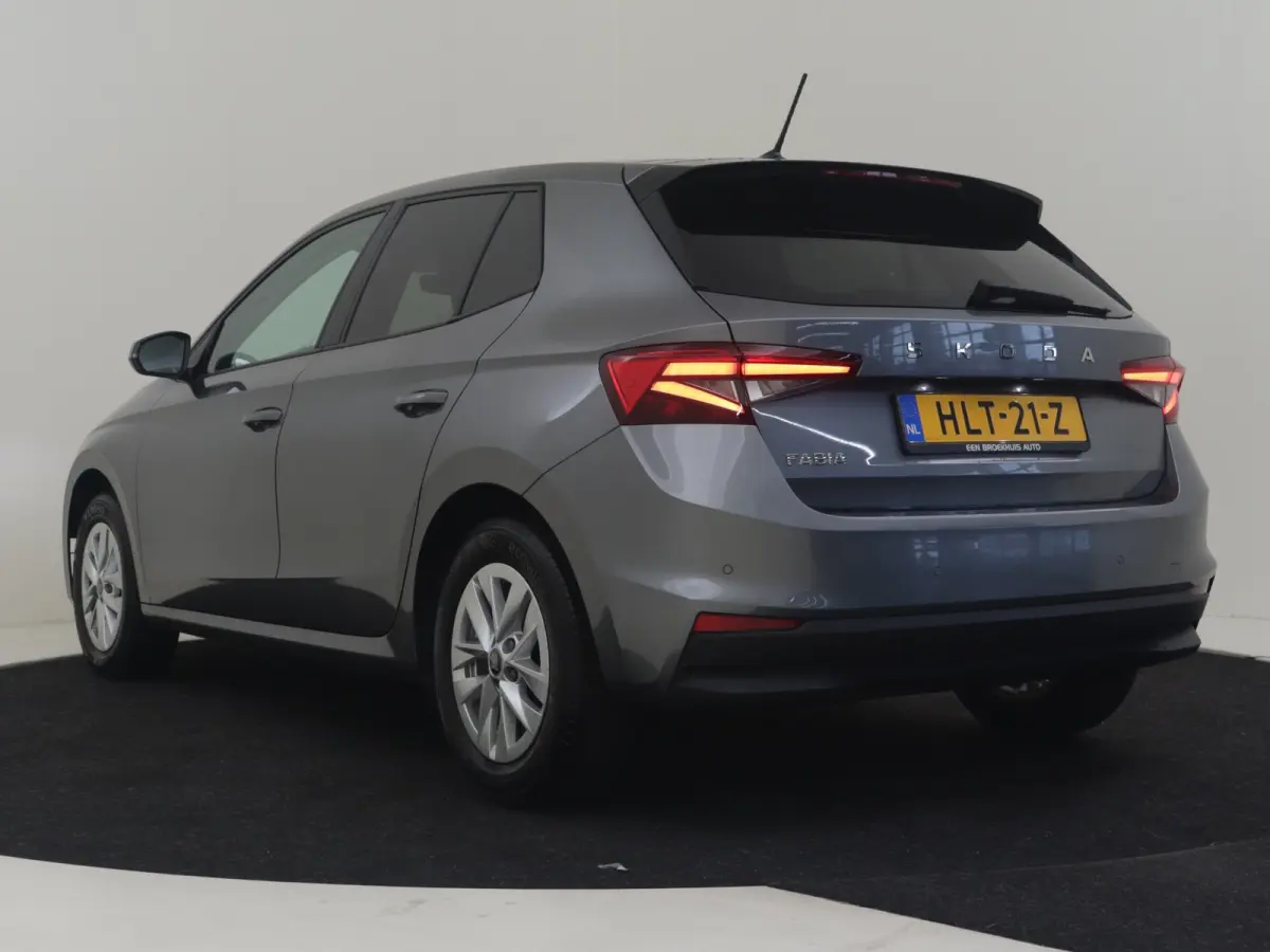 1.0 TSI Selection l Airco l DAB l Apple Car Play / Android l Metallic lak l Multi Funct. Stuurwiel l PArkeersensoren achter