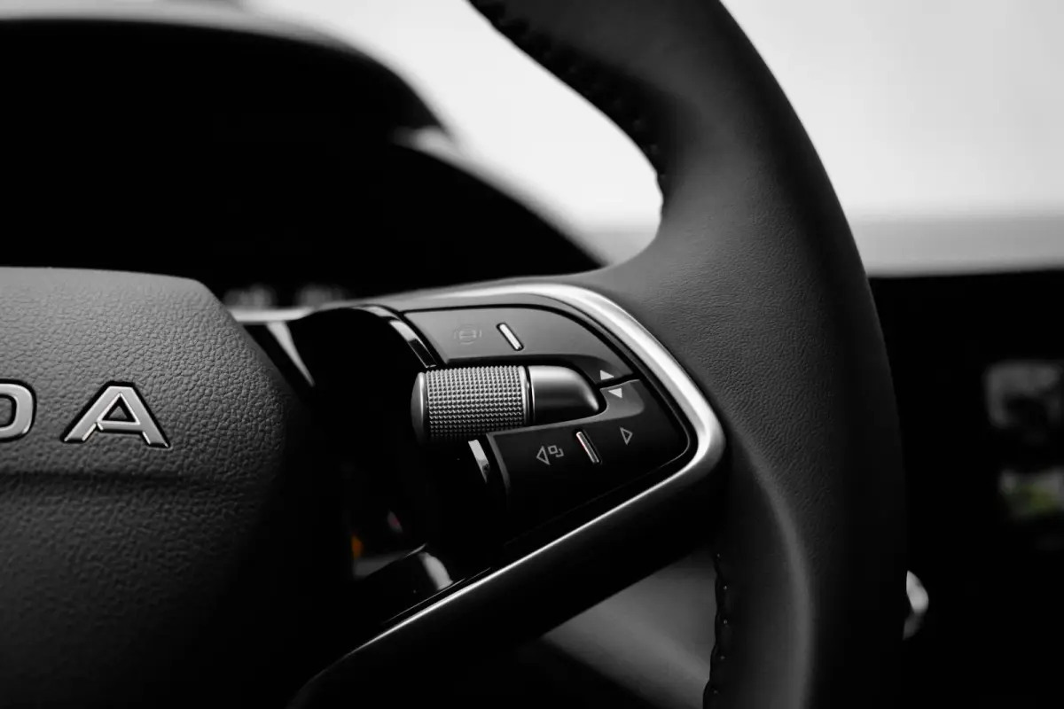 1.0 TSI Selection l Airco l DAB l Apple Car Play / Android l Metallic lak l Multi Funct. Stuurwiel l