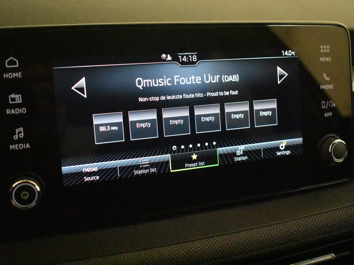 1.0 TSI Selection l Airco l DAB l Apple Car Play / Android l Metallic lak l Multi Funct. Stuurwiel l PArkeersensoren achter