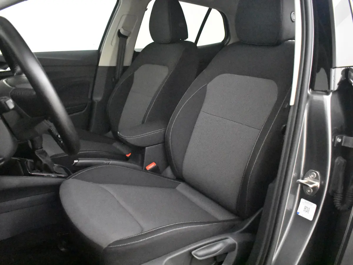 1.0 TSI Selection l Airco l DAB l Apple Car Play / Android l Metallic lak l Multi Funct. Stuurwiel l PArkeersensoren achter