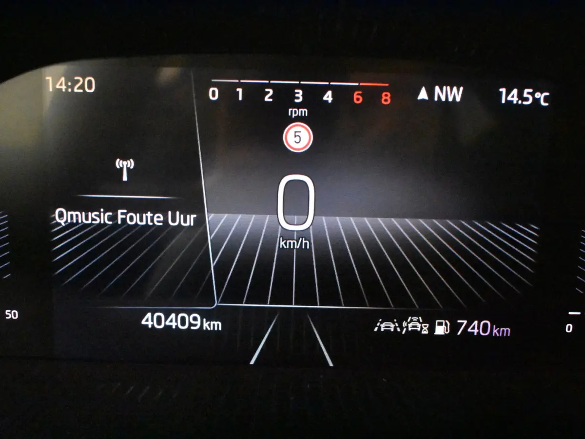 1.0 TSI Selection l Airco l DAB l Apple Car Play / Android l Metallic lak l Multi Funct. Stuurwiel l PArkeersensoren achter