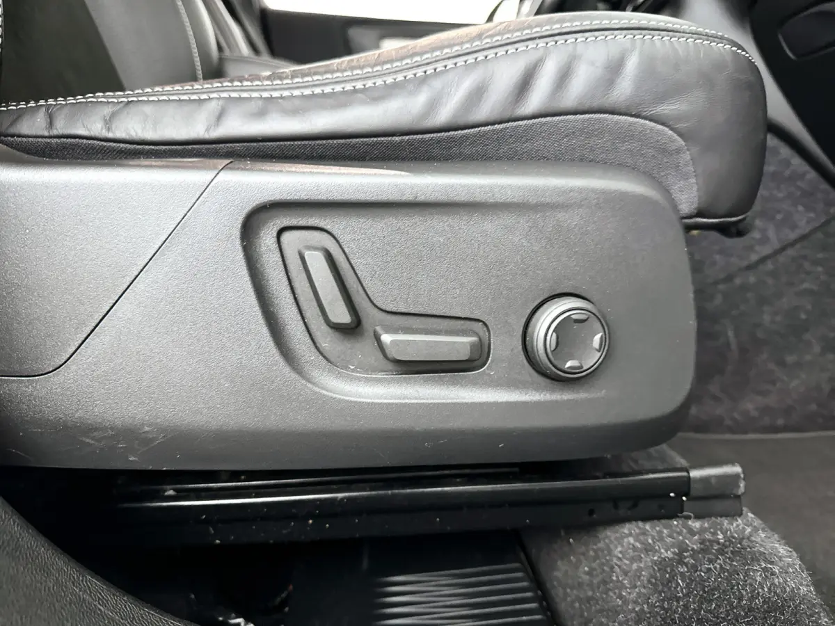 T5 AWD R-Design Intro Edition | Panoramadak | Parkeercamera | Stoel- en Stuurverwarming | Keyless | Trekhaak