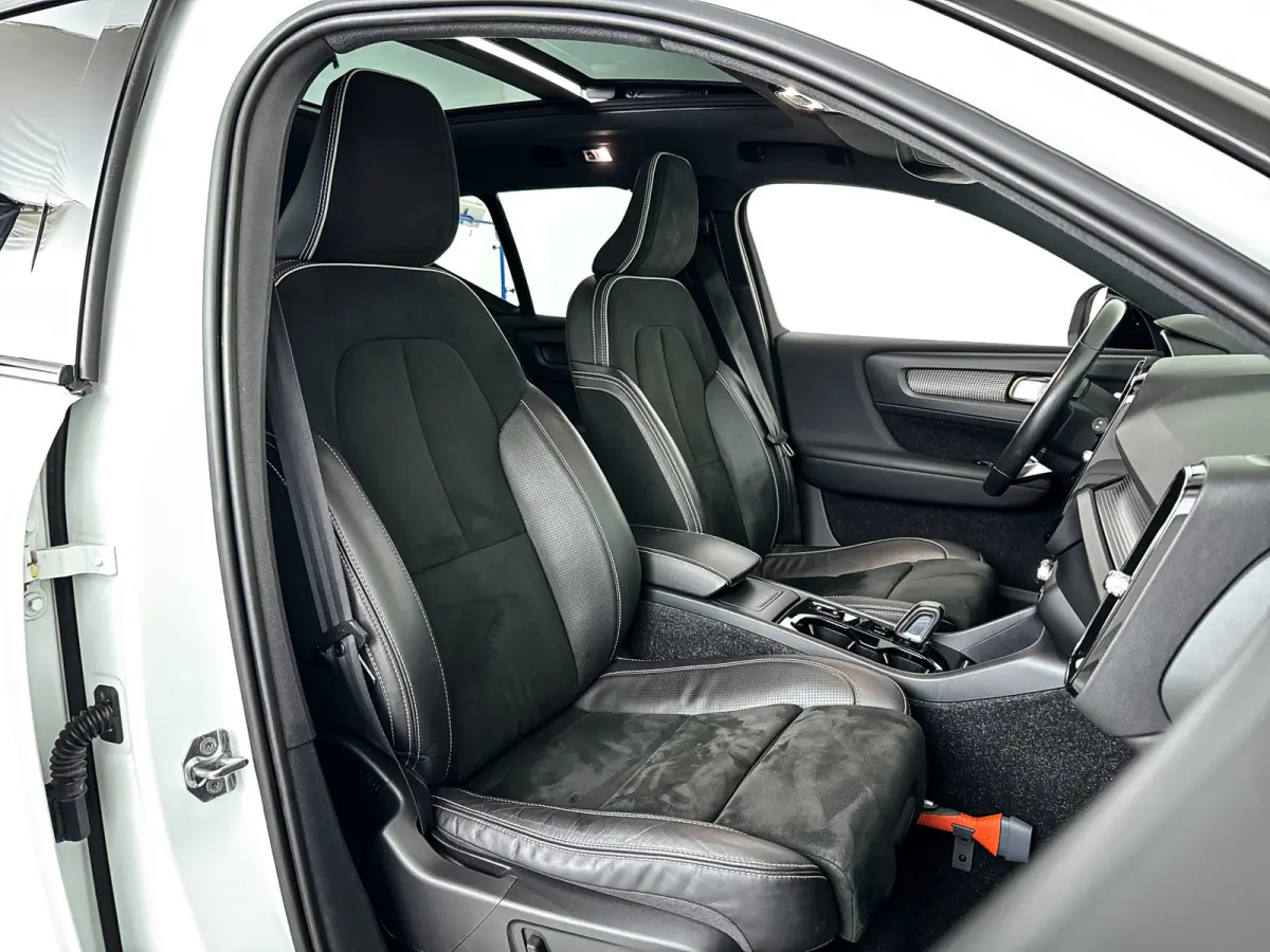 T5 AWD R-Design Intro Edition | Panoramadak | Parkeercamera | Stoel- en Stuurverwarming | Keyless | Trekhaak