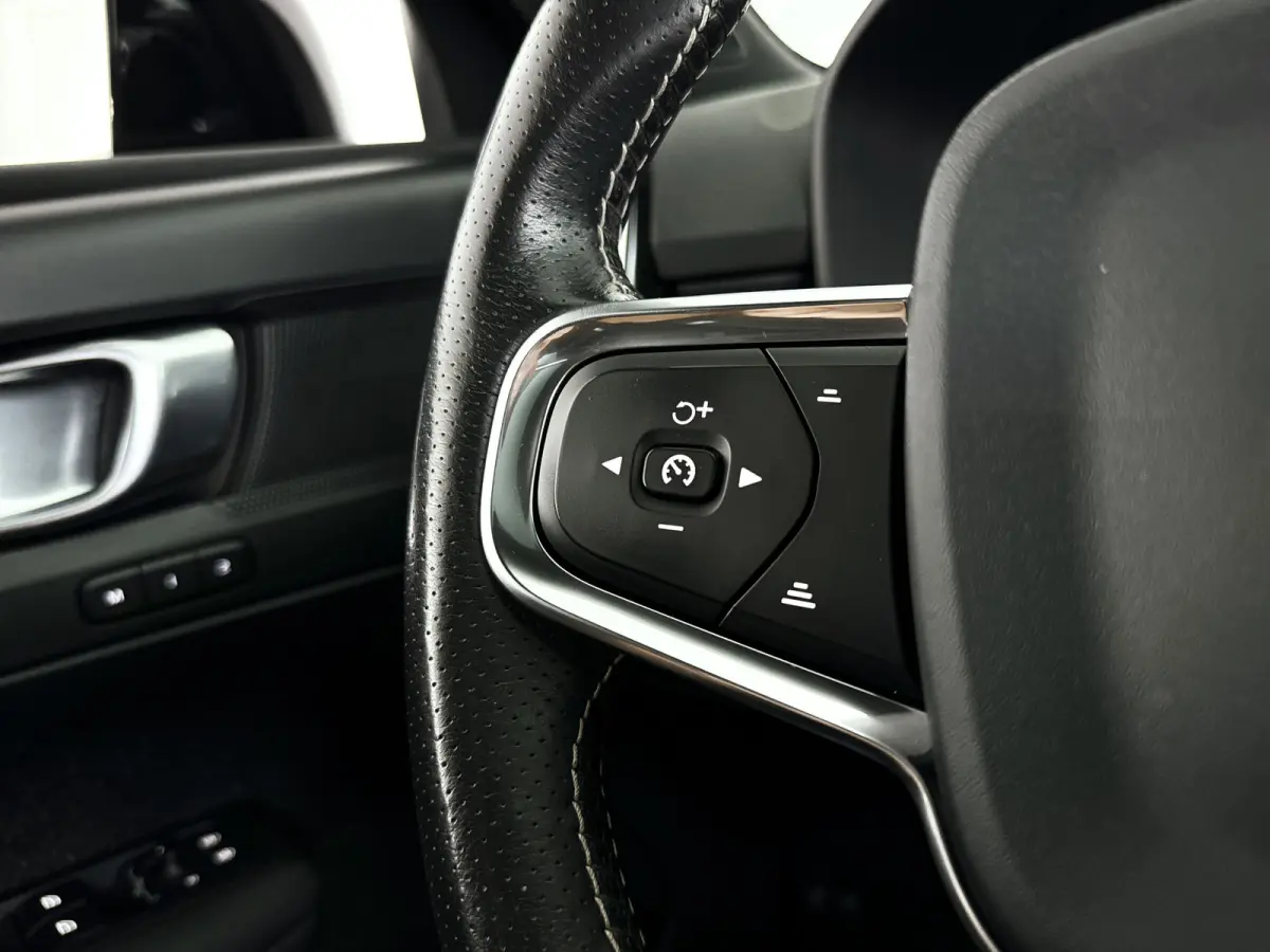 T5 AWD R-Design Intro Edition | Panoramadak | Parkeercamera | Stoel- en Stuurverwarming | Keyless | Trekhaak