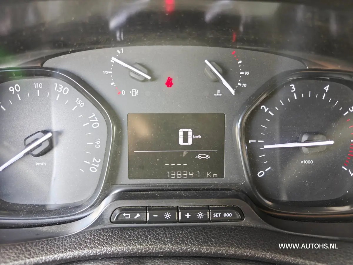 1.5 BlueHDI 102 PK Lengte 2 , Euro 6 , 1e Eig. camera , navi , cruise , Airco , 4 nw banden , trekhaak