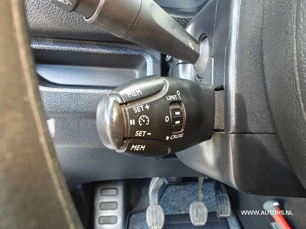 1.5 BlueHDI 102 PK Lengte 2 , Euro 6 , 1e Eig. camera , navi , cruise , Airco , 4 nw banden , trekhaak