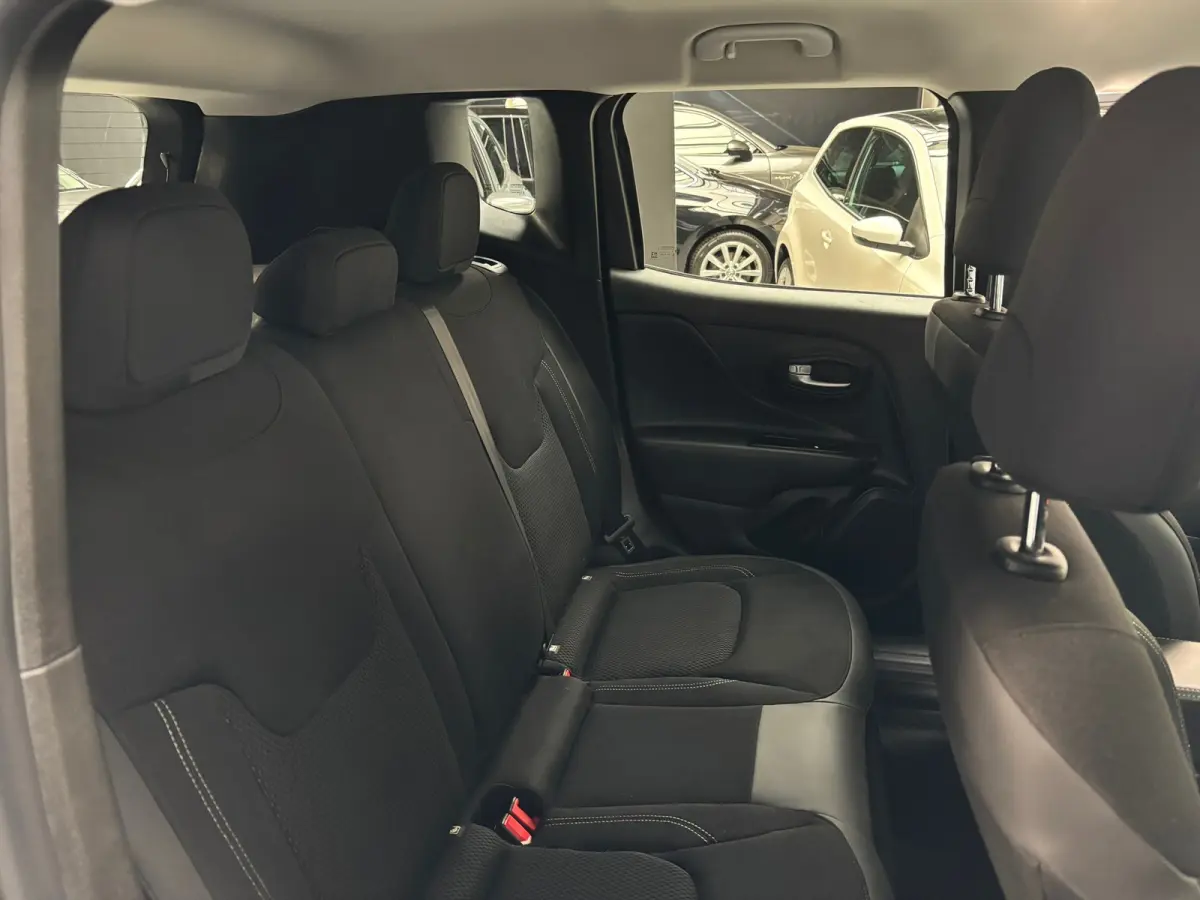 1.0T-e Limited / Navigatie