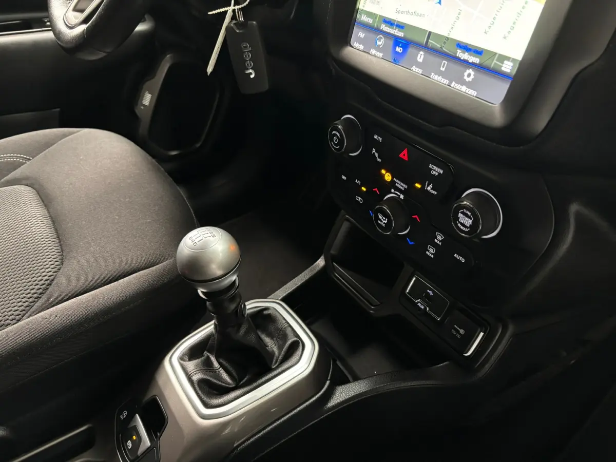 1.0T-e Limited / Navigatie