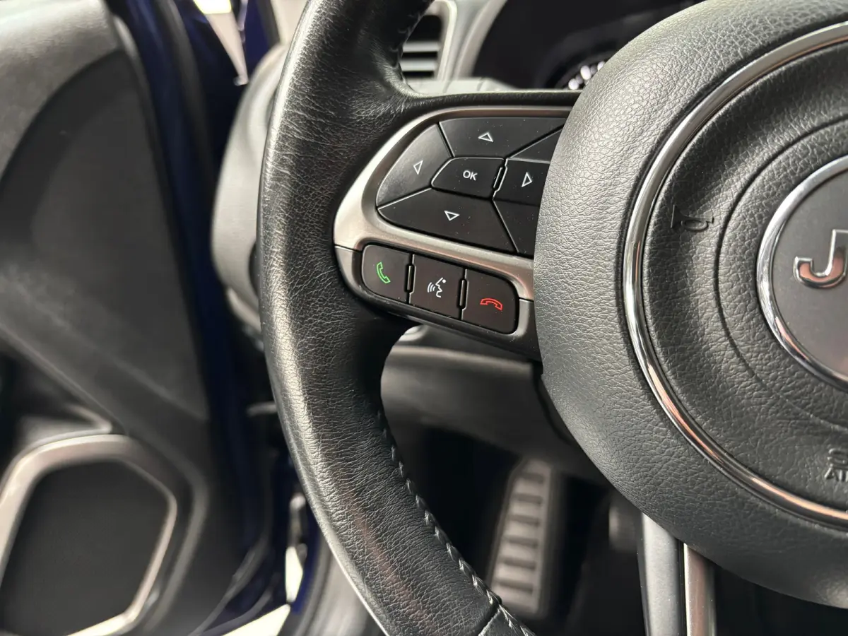 1.0T-e Limited / Navigatie