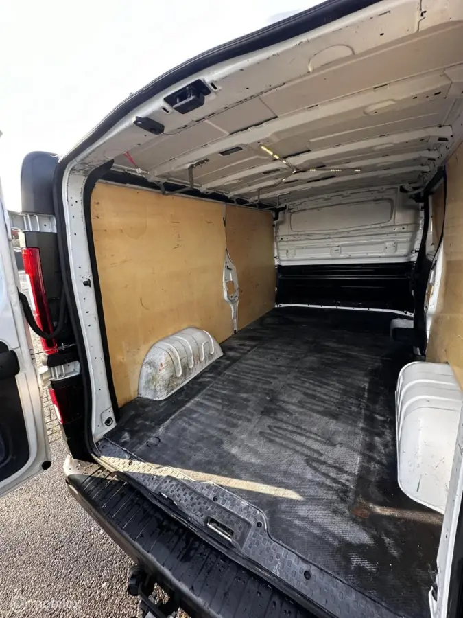 bestel 1.6 dCi T29 L2H1 Générique / Marge