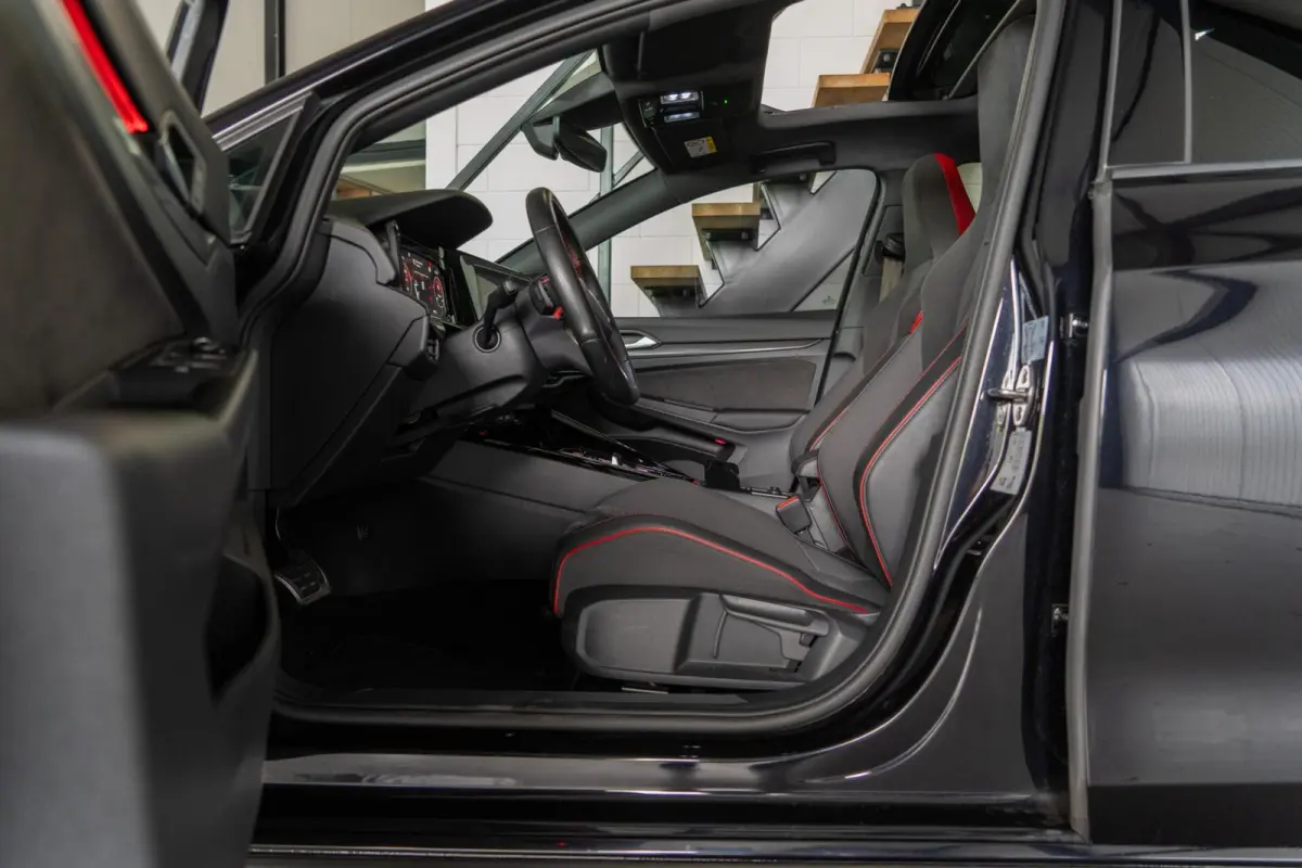 GTI Clubsport 300 PK | Pano | IQ.Light | 19” Estoril | ACC