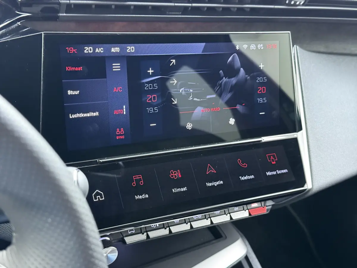 GT 145pk Hybrid Automaat | Navigatie | 360 Camera | Parkeersensoren voor en achter | Elektrische achterklep | Cruise control adaptief | 19 inch lichtmetalen velgen | Full LED koplampen | App