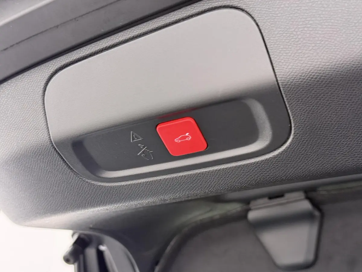 GT 145pk Hybrid Automaat | Navigatie | 360 Camera | Parkeersensoren voor en achter | Elektrische achterklep | Cruise control adaptief | 19 inch lichtmetalen velgen | Full LED koplampen | App