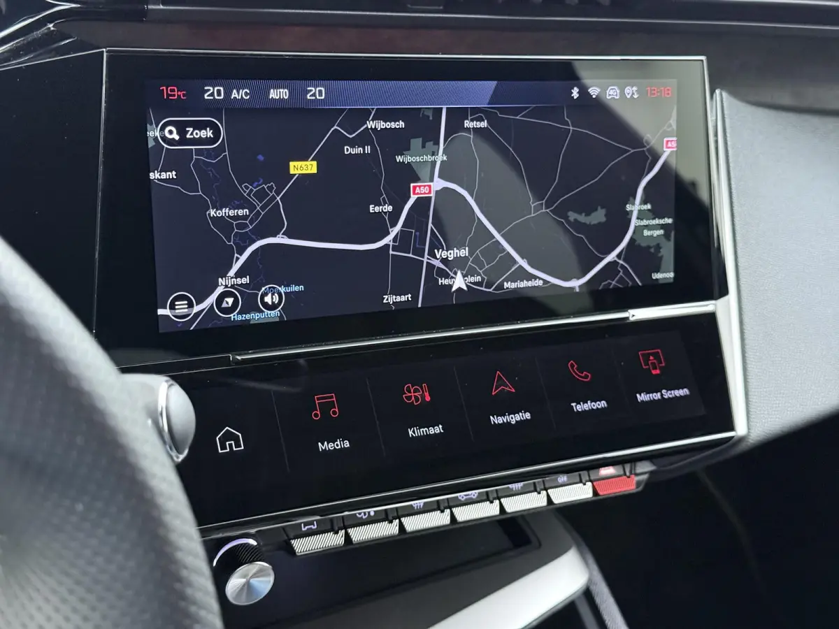 GT 145pk Hybrid Automaat | Navigatie | 360 Camera | Parkeersensoren voor en achter | Elektrische achterklep | Cruise control adaptief | 19 inch lichtmetalen velgen | Full LED koplampen | App