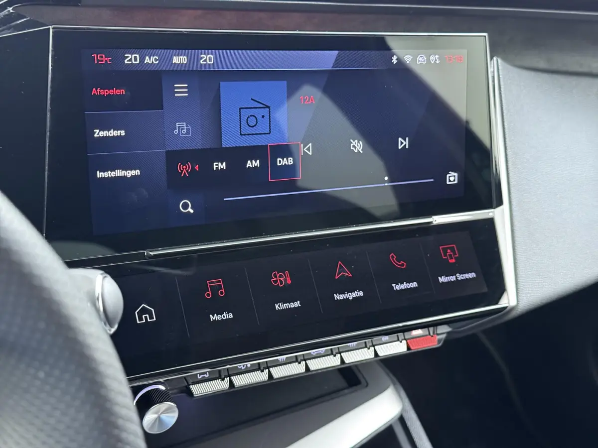 GT 145pk Hybrid Automaat | Navigatie | 360 Camera | Parkeersensoren voor en achter | Elektrische achterklep | Cruise control adaptief | 19 inch lichtmetalen velgen | Full LED koplampen | App