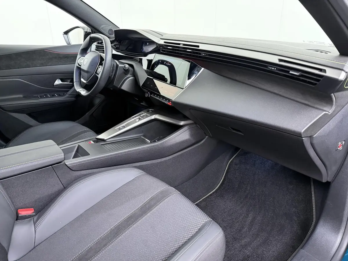 GT 145pk Hybrid Automaat | Navigatie | 360 Camera | Parkeersensoren voor en achter | Elektrische achterklep | Cruise control adaptief | 19 inch lichtmetalen velgen | Full LED koplampen | App