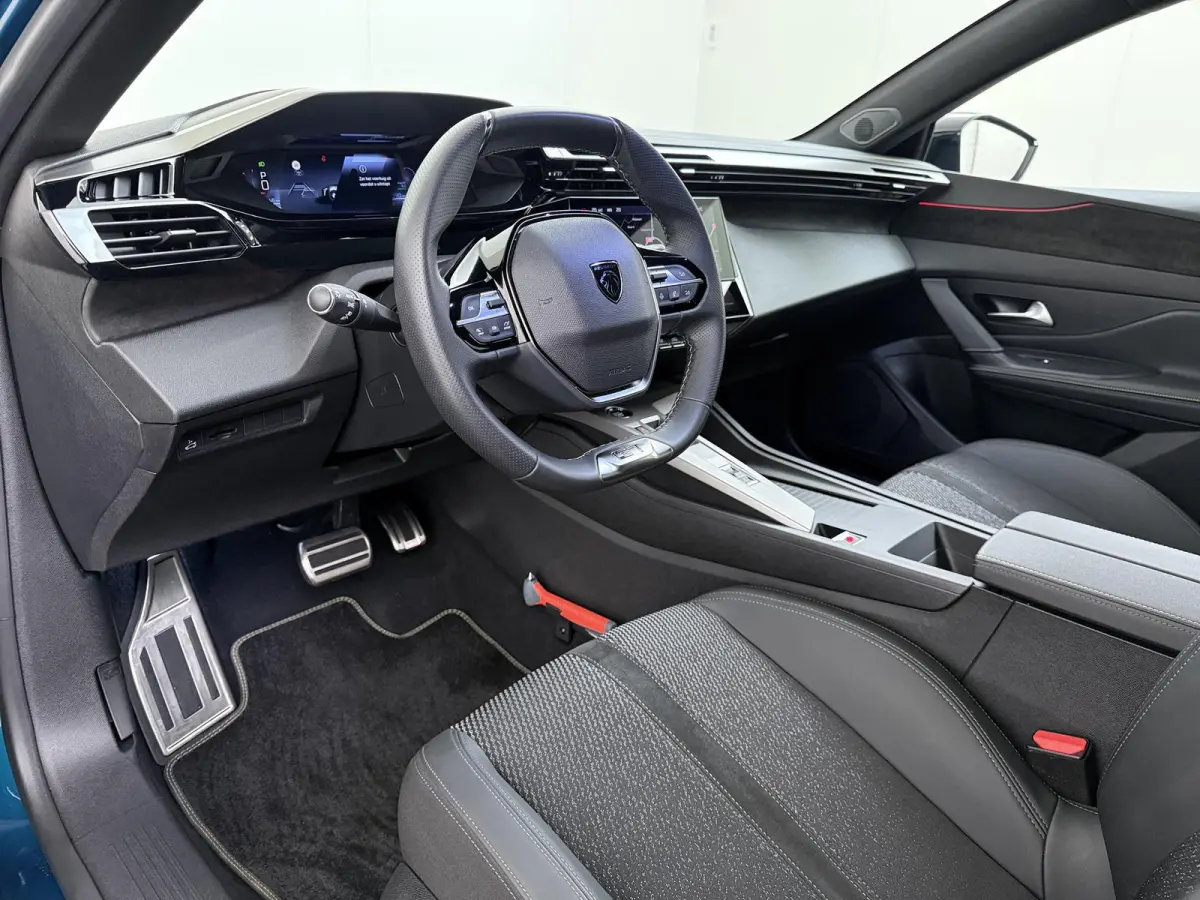 GT 145pk Hybrid Automaat | Navigatie | 360 Camera | Parkeersensoren voor en achter | Elektrische achterklep | Cruise control adaptief | 19 inch lichtmetalen velgen | Full LED koplampen | App