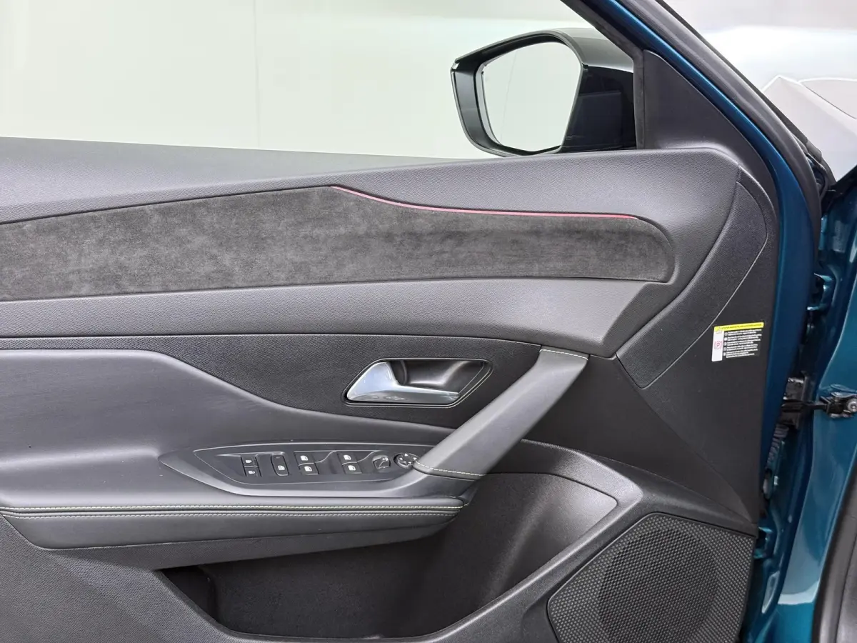 GT 145pk Hybrid Automaat | Navigatie | 360 Camera | Parkeersensoren voor en achter | Elektrische achterklep | Cruise control adaptief | 19 inch lichtmetalen velgen | Full LED koplampen | App