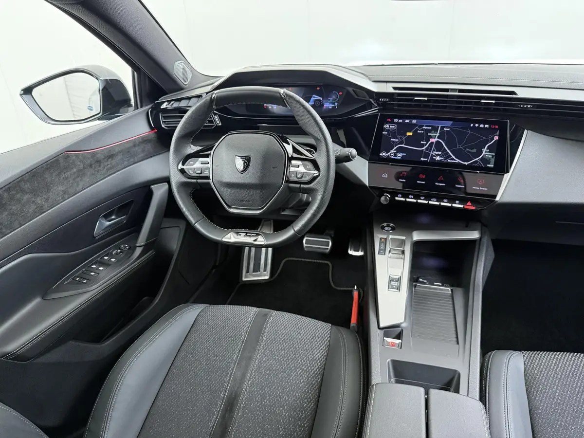 GT 145pk Hybrid Automaat | Navigatie | 360 Camera | Parkeersensoren voor en achter | Elektrische achterklep | Cruise control adaptief | 19 inch lichtmetalen velgen | Full LED koplampen | App