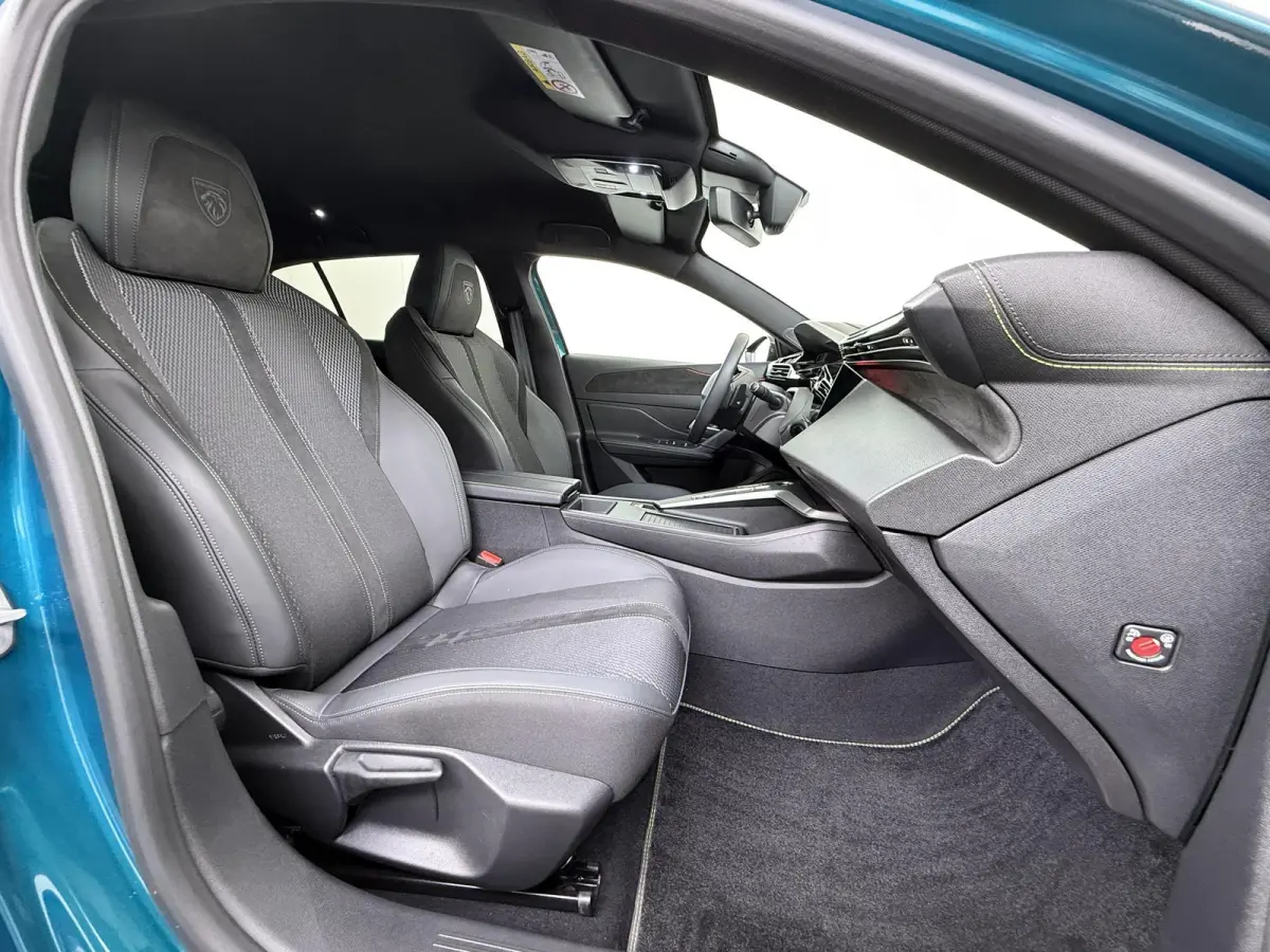 GT 145pk Hybrid Automaat | Navigatie | 360 Camera | Parkeersensoren voor en achter | Elektrische achterklep | Cruise control adaptief | 19 inch lichtmetalen velgen | Full LED koplampen | App