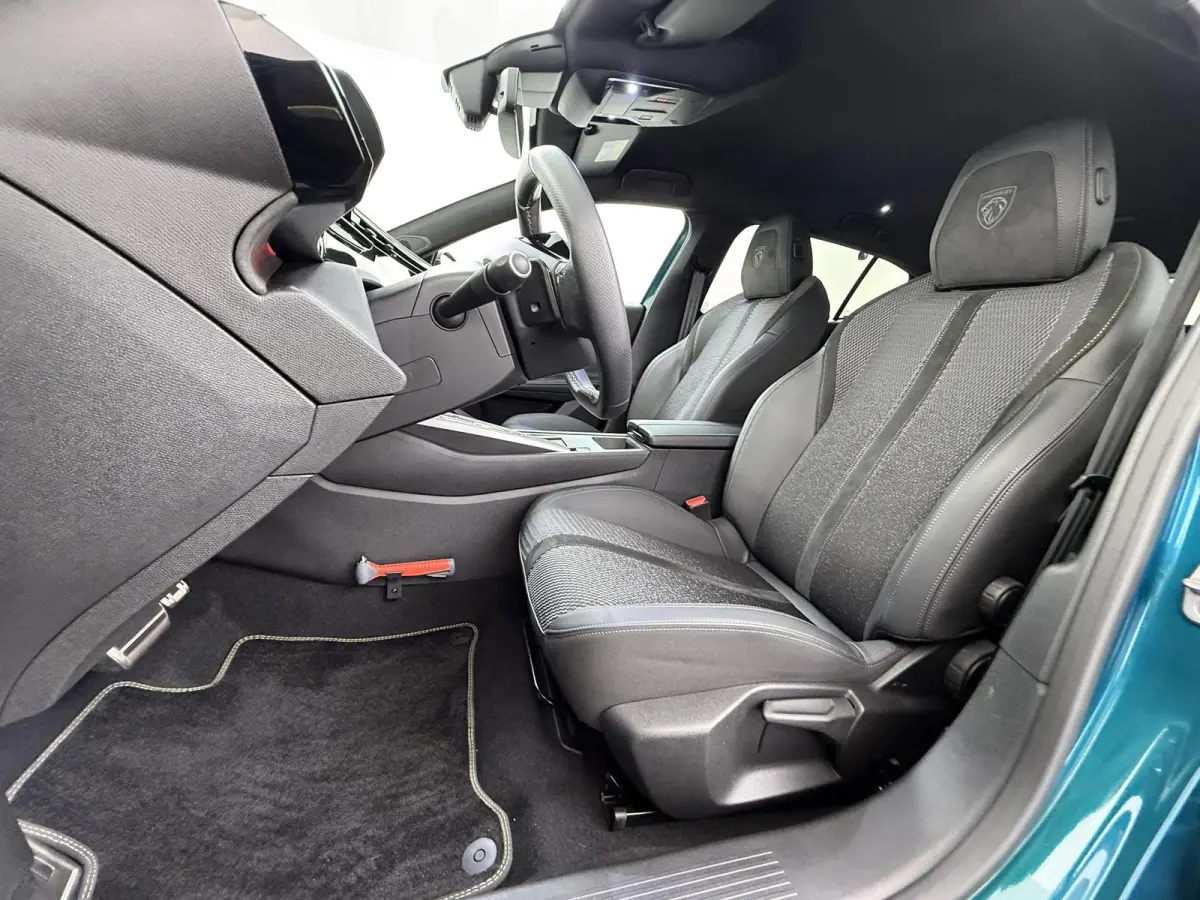 GT 145pk Hybrid Automaat | Navigatie | 360 Camera | Parkeersensoren voor en achter | Elektrische achterklep | Cruise control adaptief | 19 inch lichtmetalen velgen | Full LED koplampen | App