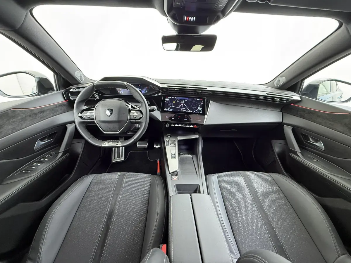 GT 145pk Hybrid Automaat | Navigatie | 360 Camera | Parkeersensoren voor en achter | Elektrische achterklep | Cruise control adaptief | 19 inch lichtmetalen velgen | Full LED koplampen | App