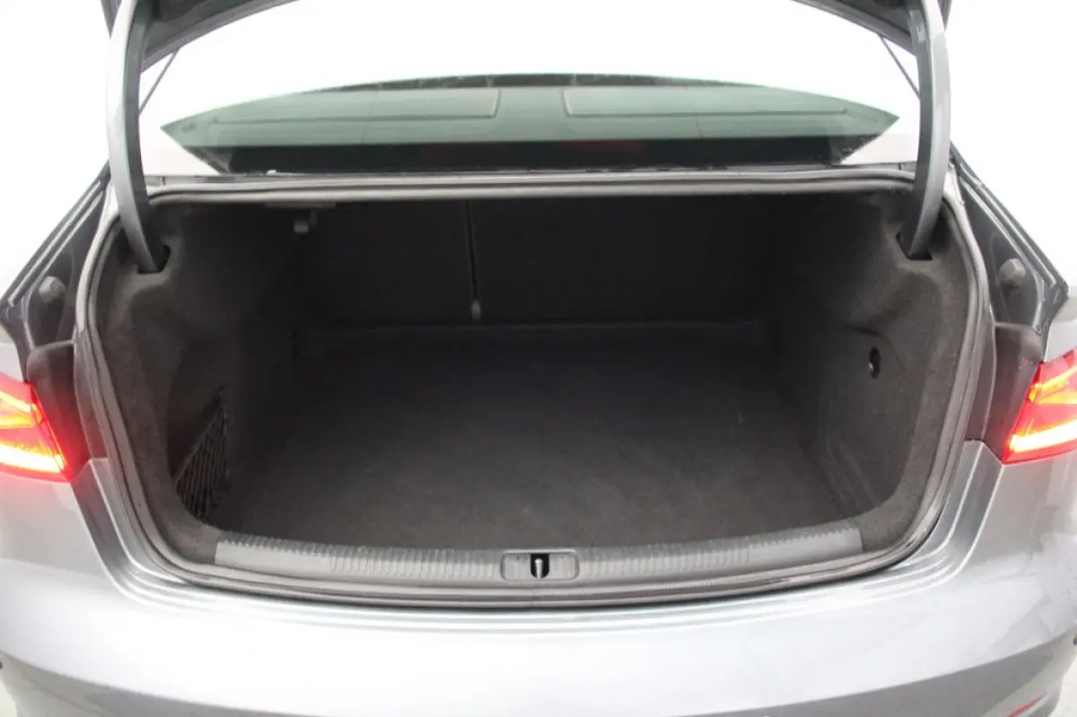 1.6 TDI Ambition Pro Line Plus - Xenon, Navi, Cruise, Clima