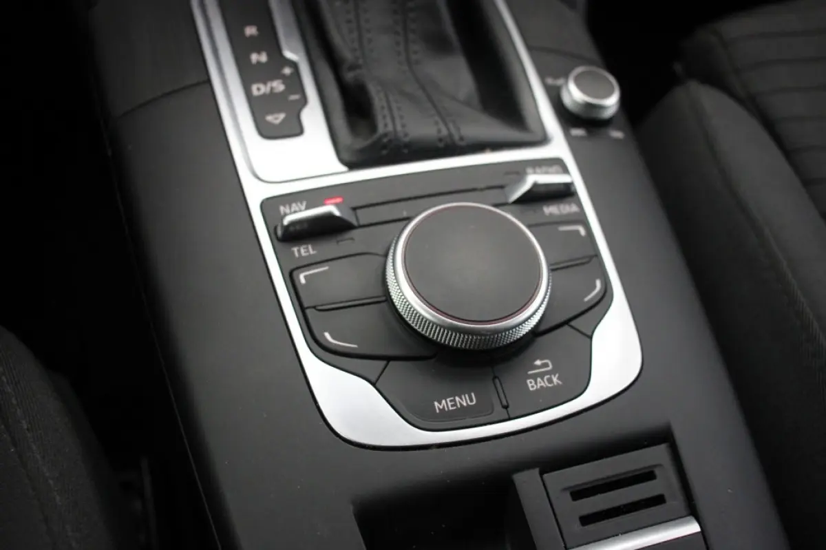 1.6 TDI Ambition Pro Line Plus - Xenon, Navi, Cruise, Clima