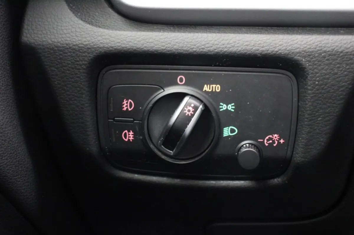 1.6 TDI Ambition Pro Line Plus - Xenon, Navi, Cruise, Clima