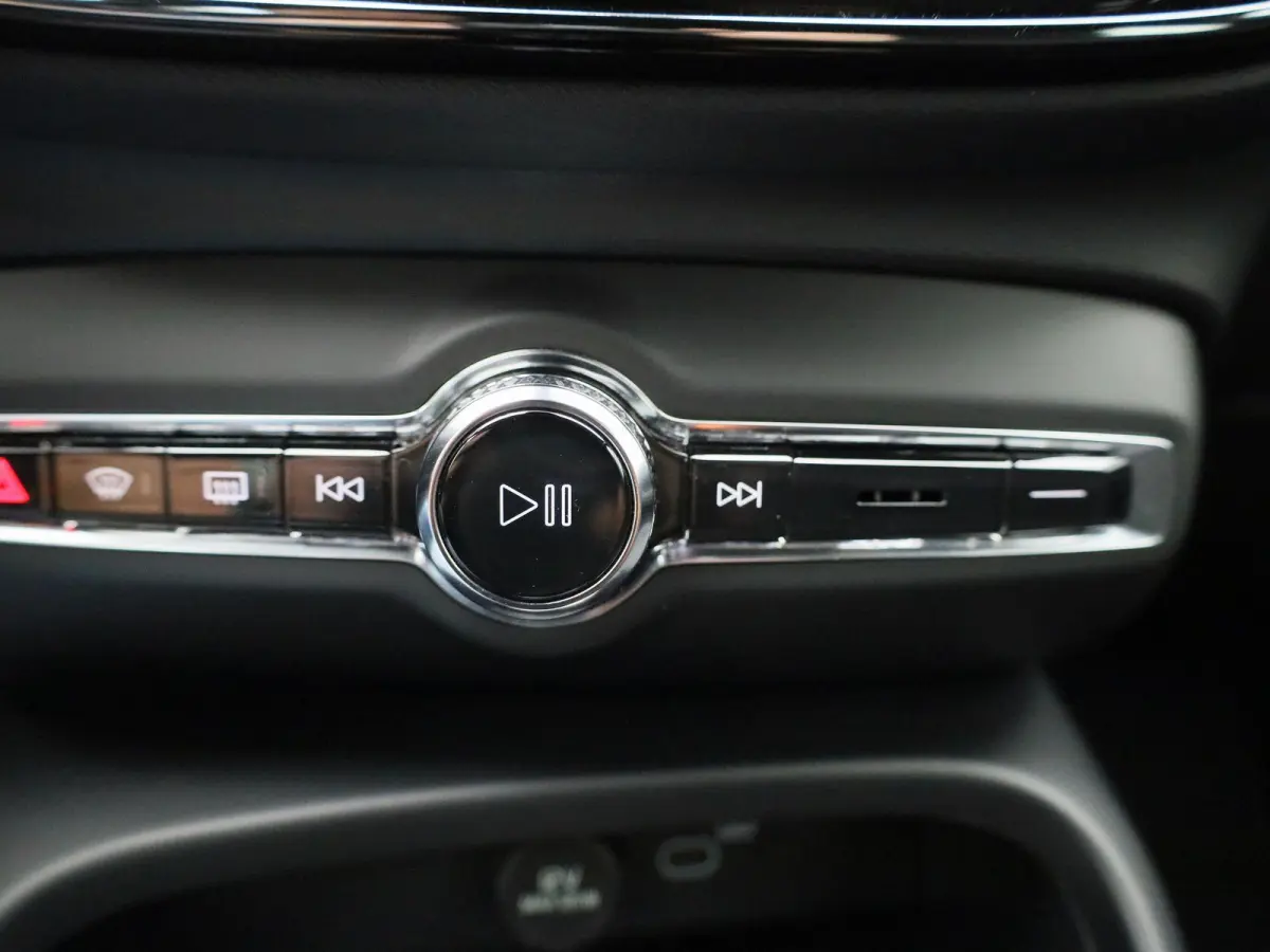Core | Cruise Control | Achteruitrijcamera | Virtual Cockpit | Climate Control | Apple Carplay/ Android Auto |