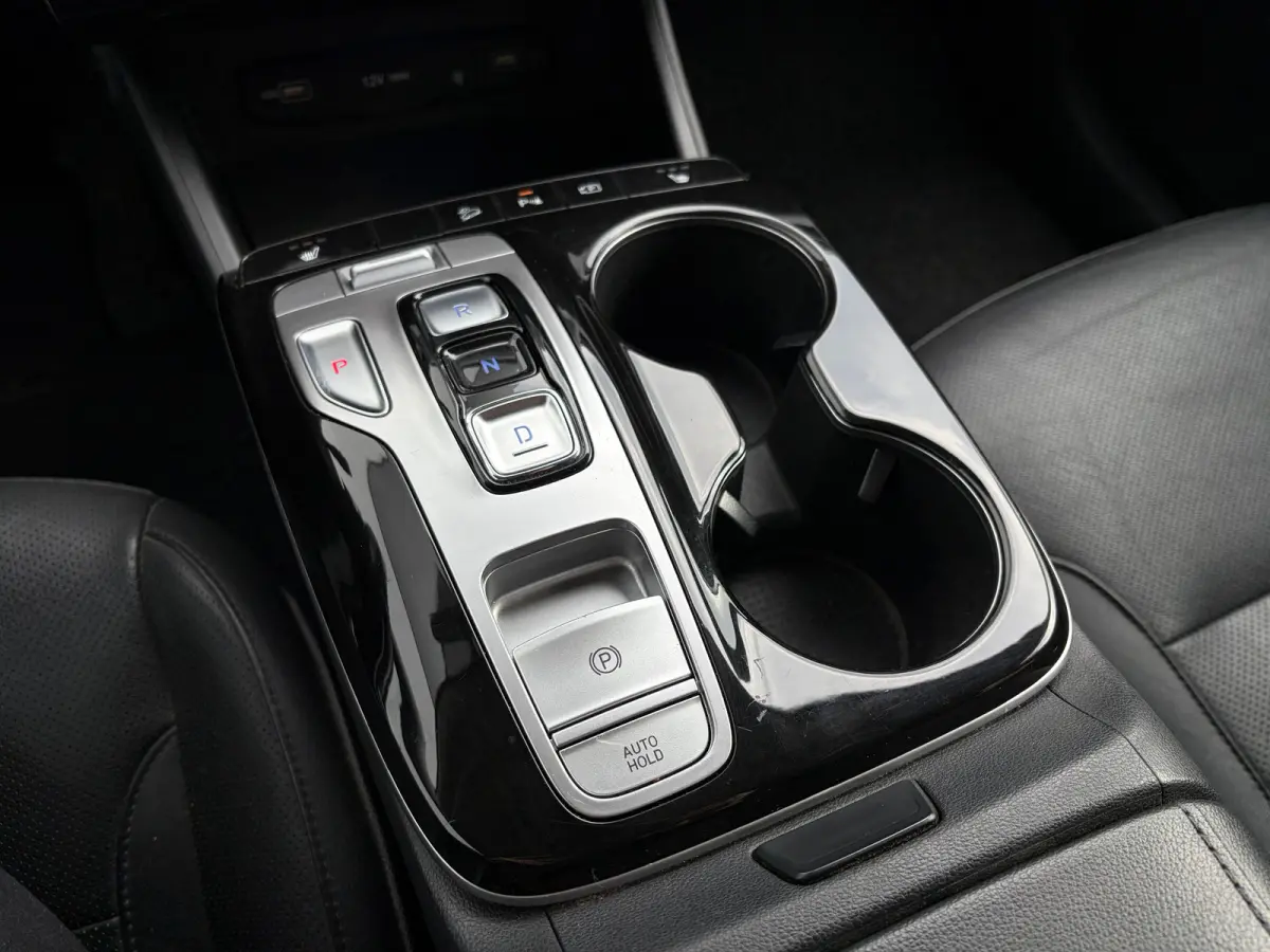1.6 T-GDI HEV Comfort Lederpakket. | Ledere bekleding | Stoel verwarming voor | Electrische Stoelverstelling | Apple carplay/Android auto | Navigatie | Cruise contol |