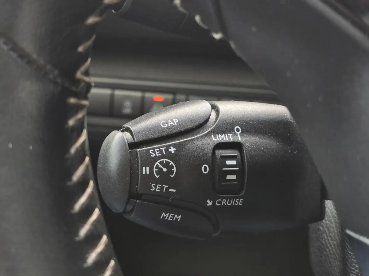 1.2 PureTech Blue Lease Premium Navi/Pano/ACC