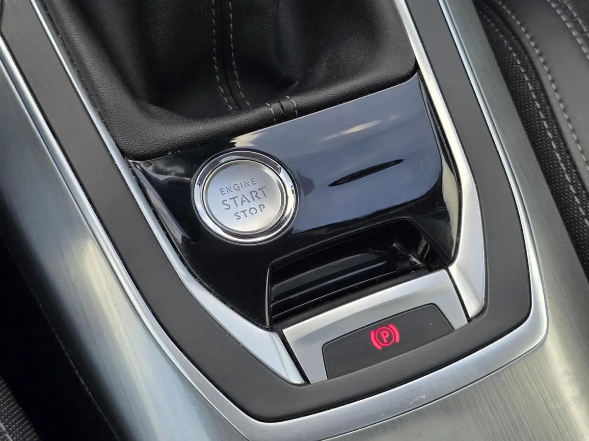 1.2 PureTech Blue Lease Premium Navi/Pano/ACC