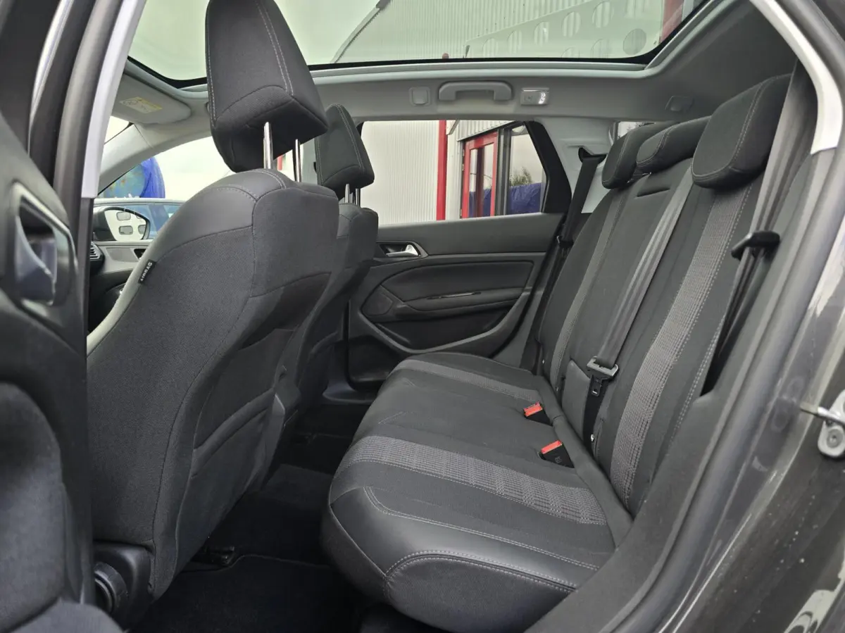1.2 PureTech Blue Lease Premium Navi/Pano/ACC