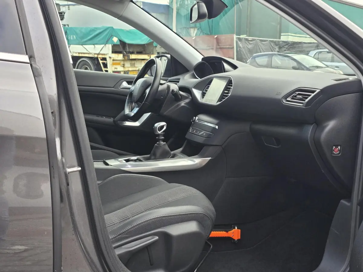 1.2 PureTech Blue Lease Premium Navi/Pano/ACC