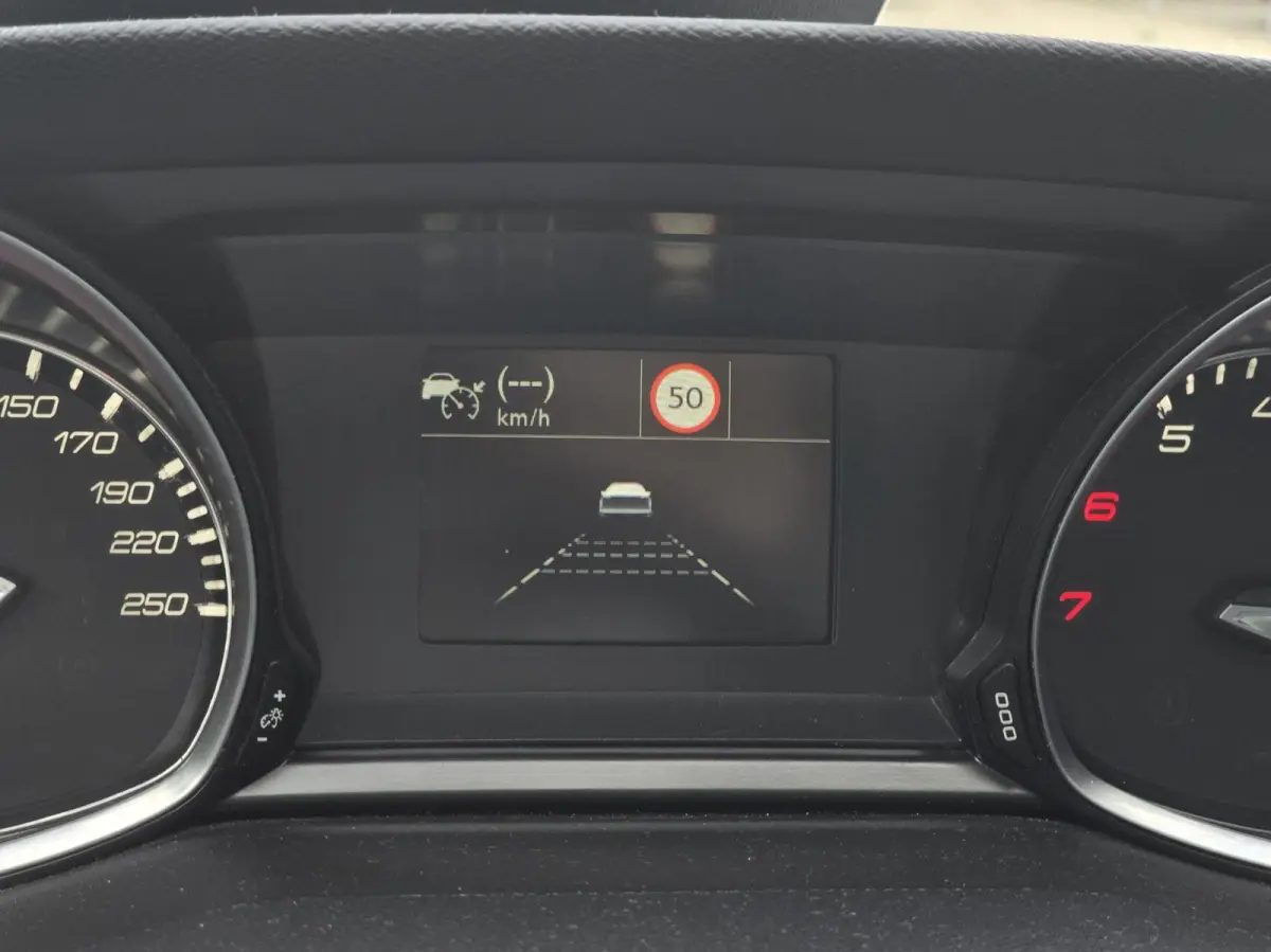 1.2 PureTech Blue Lease Premium Navi/Pano/ACC