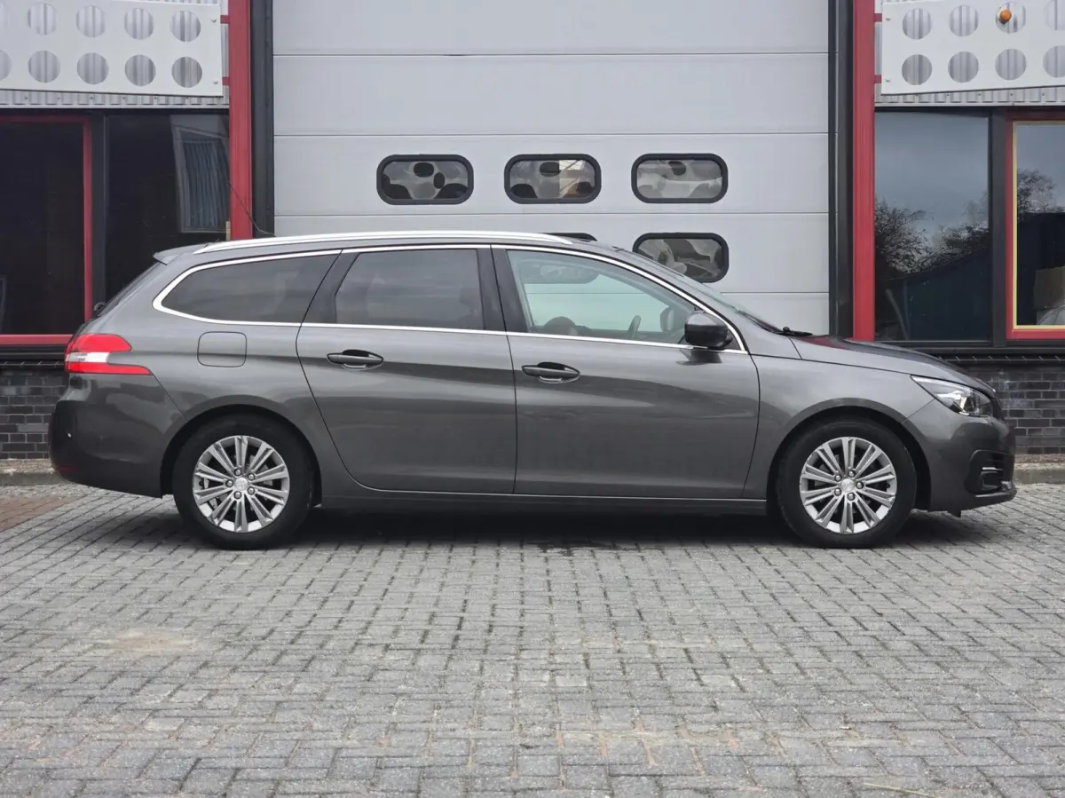 1.2 PureTech Blue Lease Premium Navi/Pano/ACC