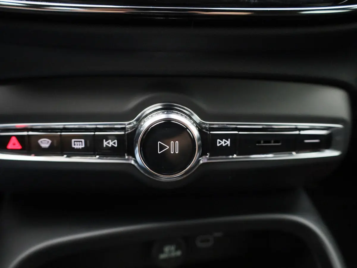 Core | Cruise Control | Achteruitrijcamera | Virtual Cockpit | Climate Control | Apple Carplay/ Android Auto |